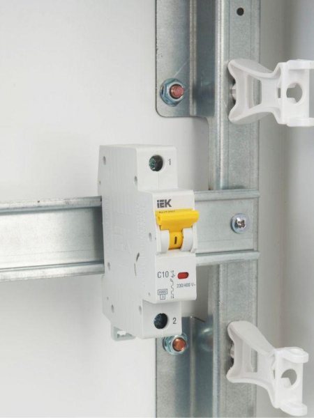 Выключатель автоматический модульный 1п C 10А 6кА ВА47-60M KARAT IEK MVA31-1-010-C ТехноИмпульс