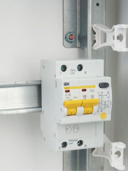 Выключатель автоматический дифференциального тока 2п C 16А 10мА тип AC 4.5кА АД-12 KARAT IEK MAD10-2-016-C-010 ТехноИмпульс
