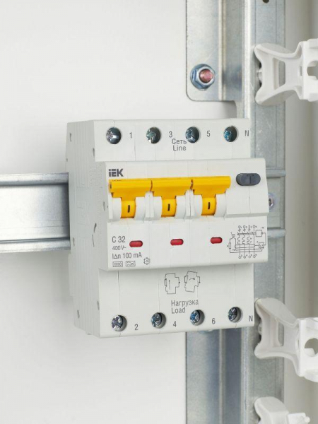 Выключатель автоматический дифференциального тока 4п (3P+N) C 32А 100мА тип A 6кА АВДТ-34 KARAT IEK MAD22-6-032-C-100 ТехноИмпульс