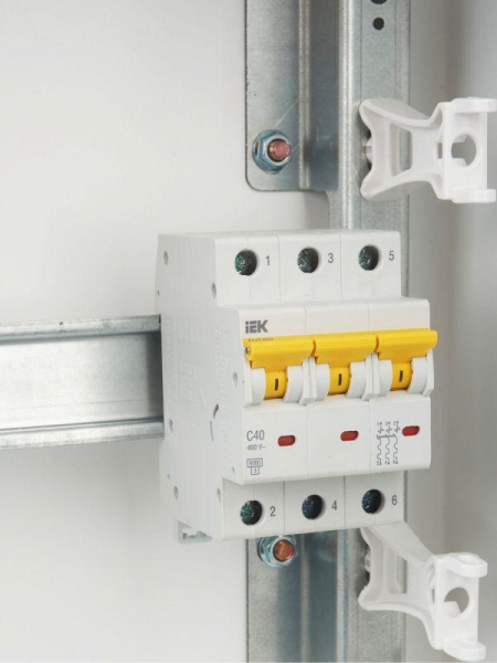 Выключатель автоматический модульный 3п C 40А 6кА ВА47-60M KARAT IEK MVA31-3-040-C ТехноИмпульс