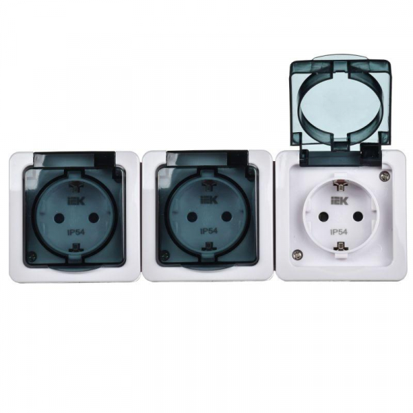 Розетка 3-м ОП Гермес Plus РСб23-3-ГПБд 16А IP54 с заземл. с дым. крышкой бел. IEK ERMP32-K03-16-54-EC ТехноИмпульс