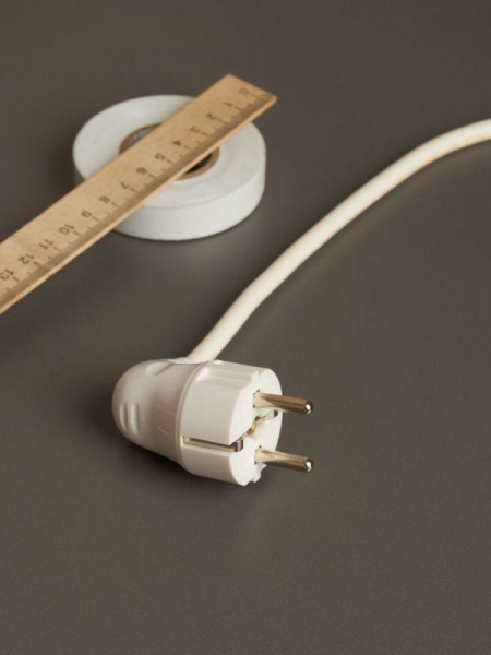 Вилка угловая ВПу11-01-Ст разборная с заземл. 16А бел. IEK EVP11-16-01-K01 ТехноИмпульс