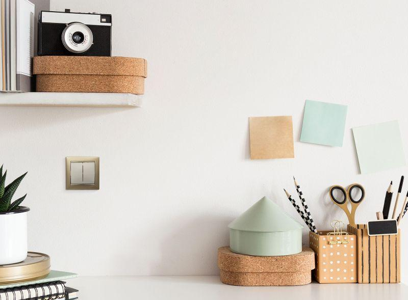 Выключатель 2-кл. СП Valena 10А IP31 250В механизм сл. кость IEK 774305 ТехноИмпульс