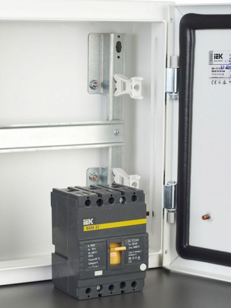 Выключатель автоматический 3п 160А 35кА ВА 88-33 KARAT IEK SVA20-3-0160 ТехноИмпульс