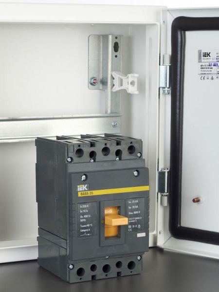 Выключатель автоматический 3п 200А 35кА ВА 88-35 KARAT IEK SVA30-3-0200 ТехноИмпульс