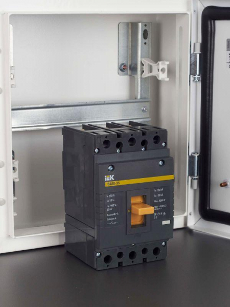 Выключатель автоматический 3п 250А 35кА ВА 88-35 KARAT IEK SVA30-3-0250 ТехноИмпульс