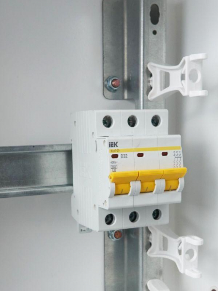 Выключатель автоматический модульный 3п D 32А 4.5кА ВА47-29 KARAT IEK MVA20-3-032-D ТехноИмпульс