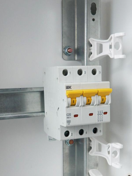 Выключатель автоматический модульный 3п C 20А 6кА ВА47-60M KARAT IEK MVA31-3-020-C ТехноИмпульс