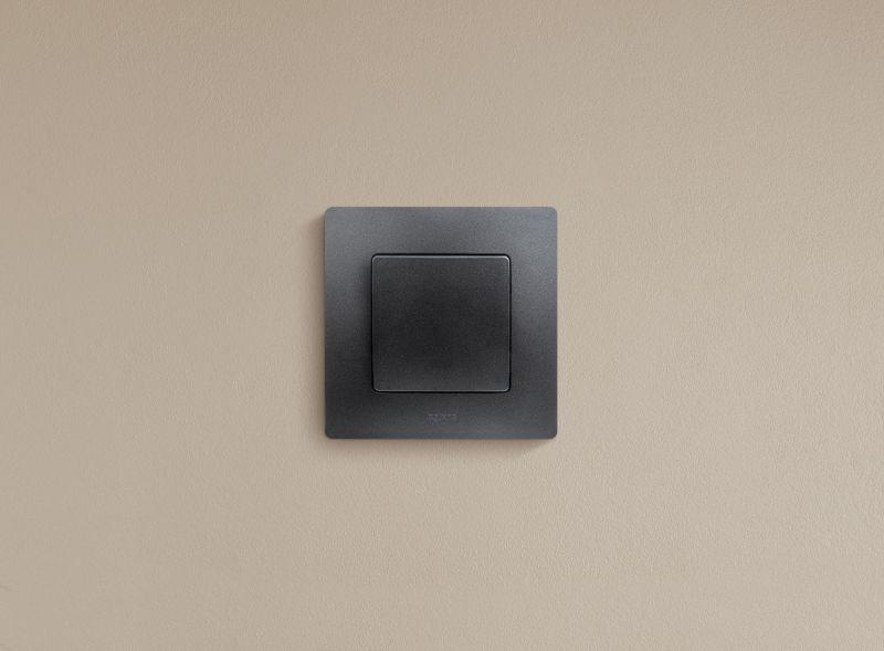 Выключатель 1-кл. СП Etika 10А IP20 250В 10AX авт. зажимы механизм антрацит IEK 672601 ТехноИмпульс