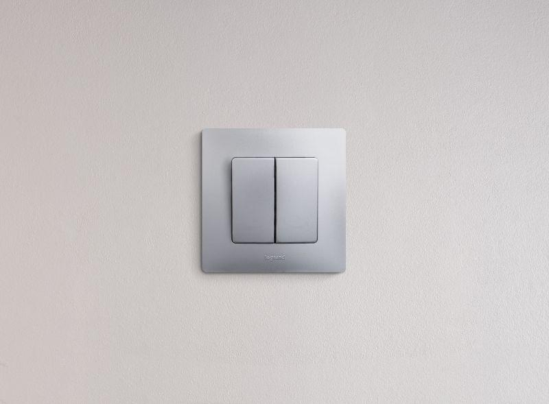 Выключатель 2-кл. СП Etika 10А IP20 250В 10AX авт. зажимы механизм алюм. IEK 672402 ТехноИмпульс