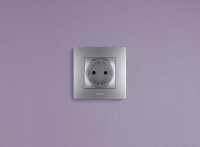 Розетка 1-м СП Etika 16А IP31 250В 2P+E с заземл. защ. шторки немецк. стандарт винтов. клеммы механизм алюм. IEK 672422 ТехноИмпульс