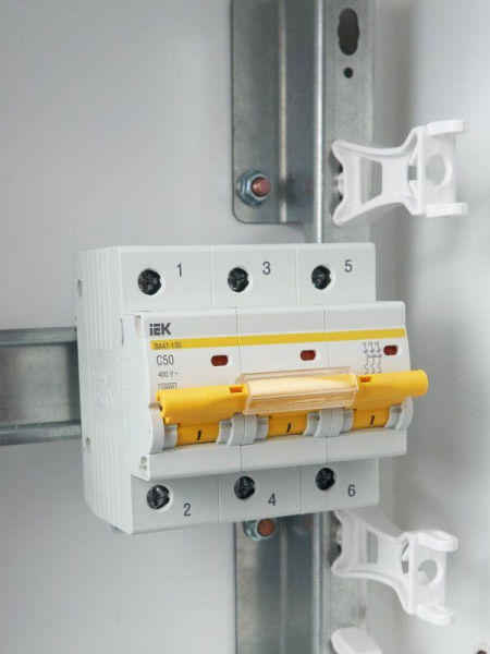 Выключатель автоматический модульный 3п C 50А 10кА ВА47-100 KARAT IEK MVA40-3-050-C ТехноИмпульс