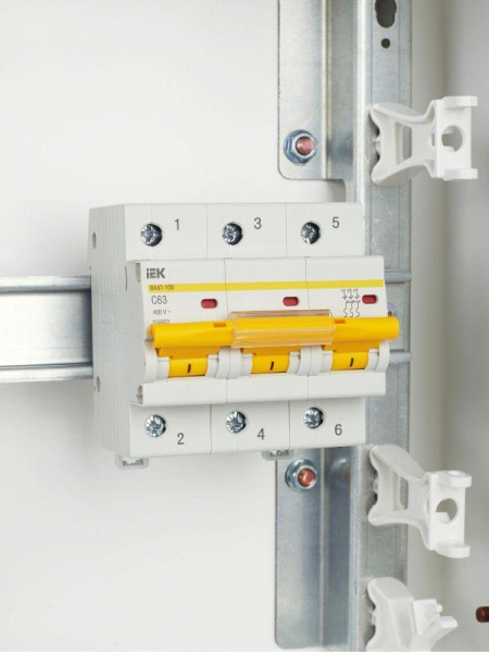 Выключатель автоматический модульный 3п C 63А 10кА ВА47-100 KARAT IEK MVA40-3-063-C ТехноИмпульс
