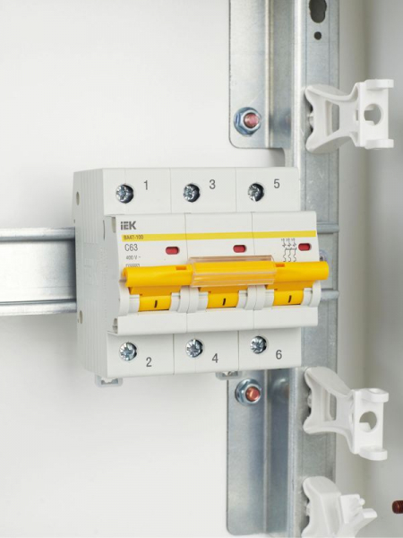 Выключатель автоматический модульный 3п C 63А 10кА ВА47-100 KARAT IEK MVA40-3-063-C ТехноИмпульс