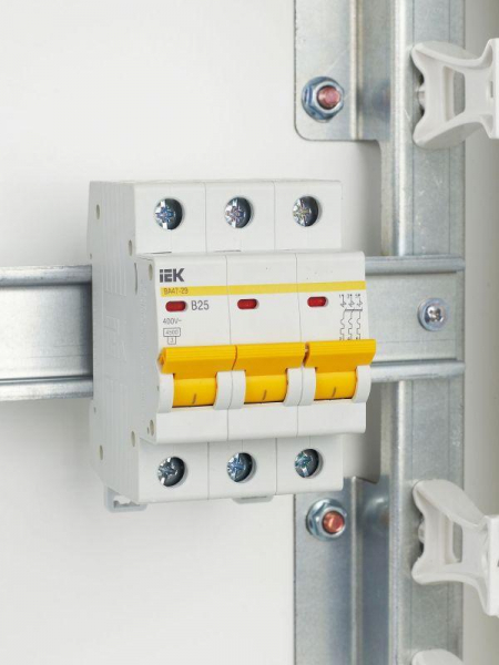 Выключатель автоматический модульный 3п B 25А 4.5кА ВА47-29 KARAT IEK MVA20-3-025-B ТехноИмпульс