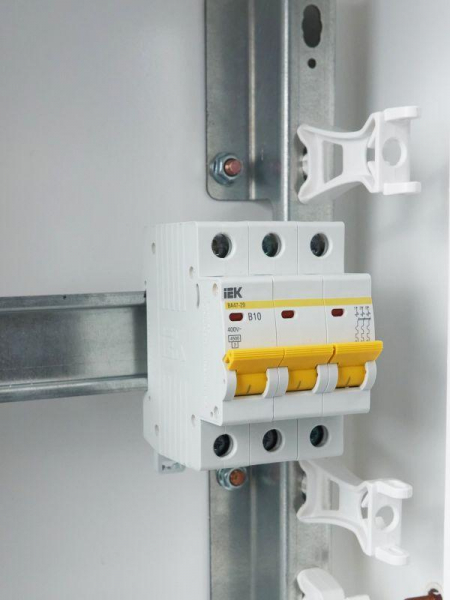 Выключатель автоматический модульный 3п B 10А 4.5кА ВА47-29 KARAT IEK MVA20-3-010-B ТехноИмпульс