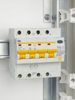 Выключатель автоматический дифференциального тока 4п C 25А 100мА тип AC 4.5кА АД-14 KARAT IEK MAD10-4-025-C-100 ТехноИмпульс