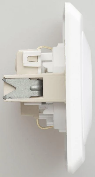 Розетка 1-м СП Этюд 16А IP20 250В с заземл. защ. шторки бел. SE PC16-004B ТехноИмпульс