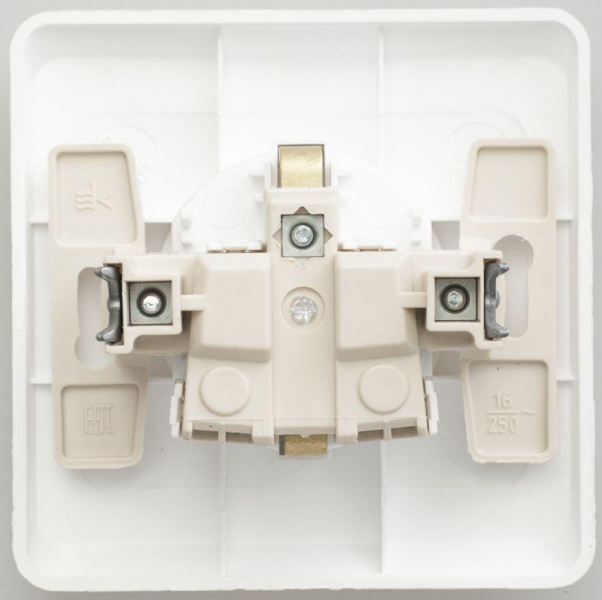 Розетка 1-м СП Этюд 16А IP20 250В с заземл. защ. шторки бел. SE PC16-004B ТехноИмпульс