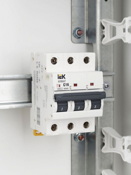 Выключатель автоматический модульный 3п C 16А M06N ARMAT IEK AR-M06N-3-C016 ТехноИмпульс