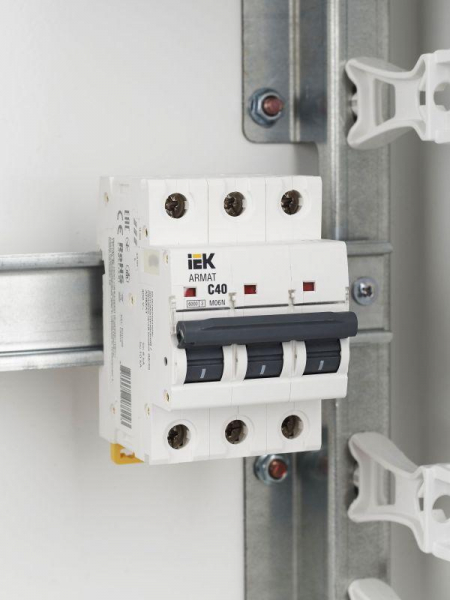 Выключатель автоматический модульный 3п C 40А M06N ARMAT IEK AR-M06N-3-C040 ТехноИмпульс